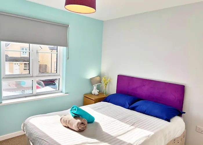 Newbuild - 3 Bedrooms, 2 Baths,5 Mins From Airport