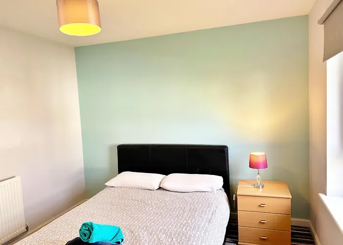 Newbuild - 3 Bedrooms, 2 Baths,5 Mins From Airport