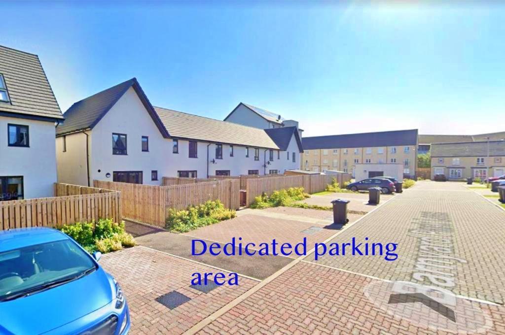 Newbuild - 3 Bedrooms, 2 Baths,5 Mins From Airport * Edimburgo