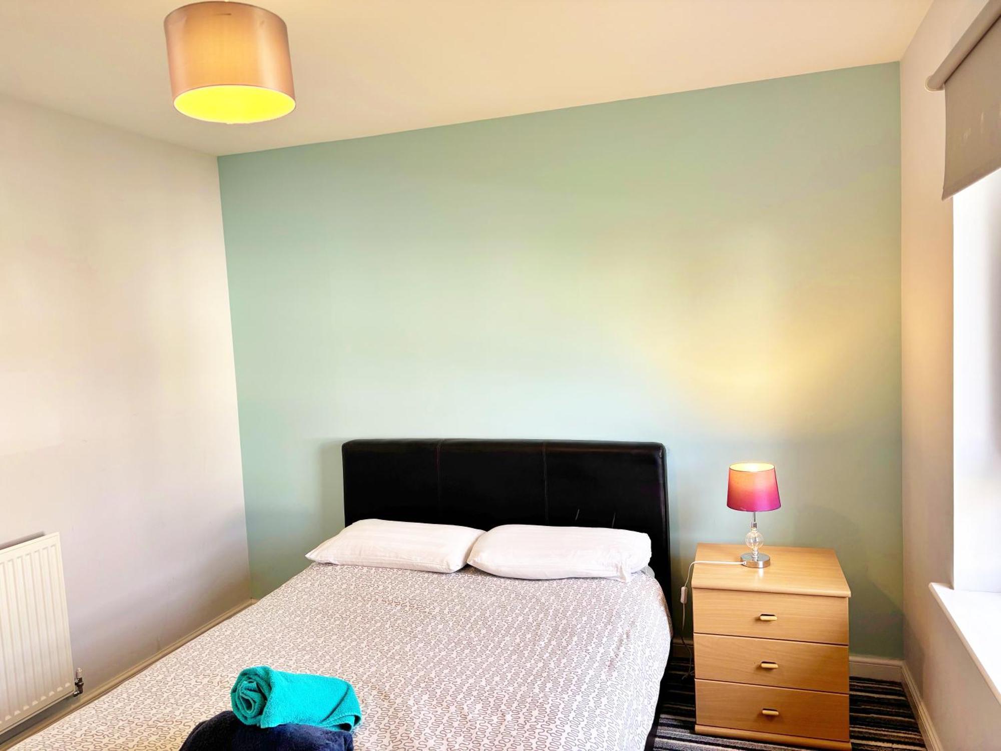 Newbuild - 3 Bedrooms, 2 Baths,5 Mins From Airport Edimburgo